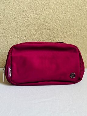 Lululemon Everywhere Belt Bag 1L Raspberry